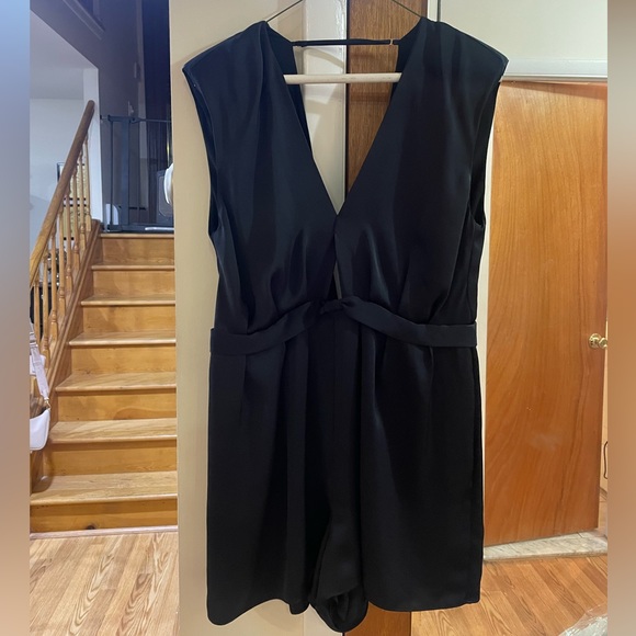 NWT RAMY BROOK IZABELLE PLUNGE ROMPER - Picture 3 of 6